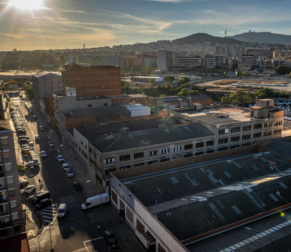 Barcelona enderrocarà una trentena de naus per aixecar el nou barri de la Sagrera