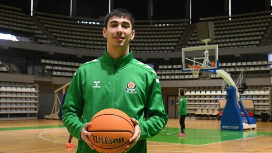 Entrevista a Roger Fábrega, joven base del Amics Castelló: "Sueño con llegar a la ACB"