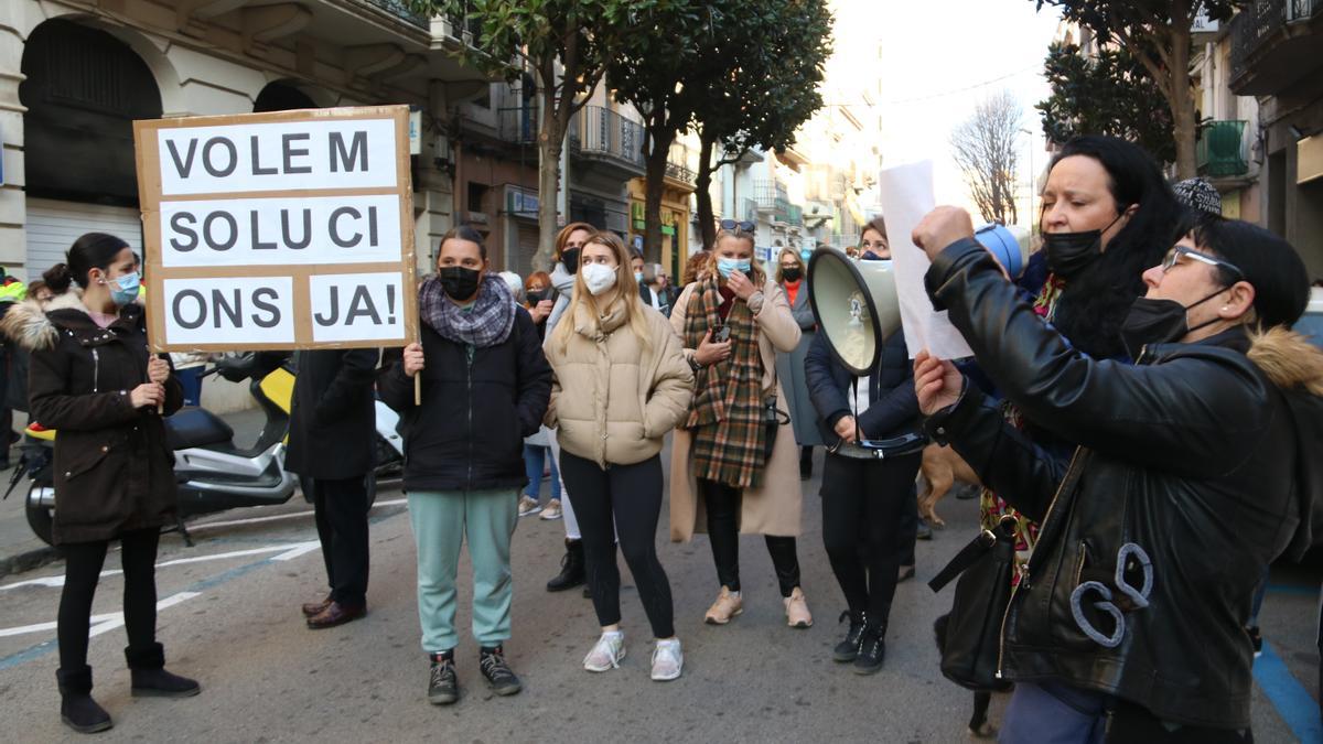 La protesta per la gossera aquest matí pels carrers de Figueres.