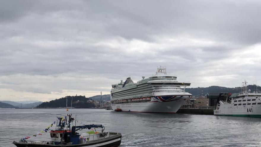 Calma chicha tras la sexta escala del «Ventura» con sus 3.300 turistas británicos