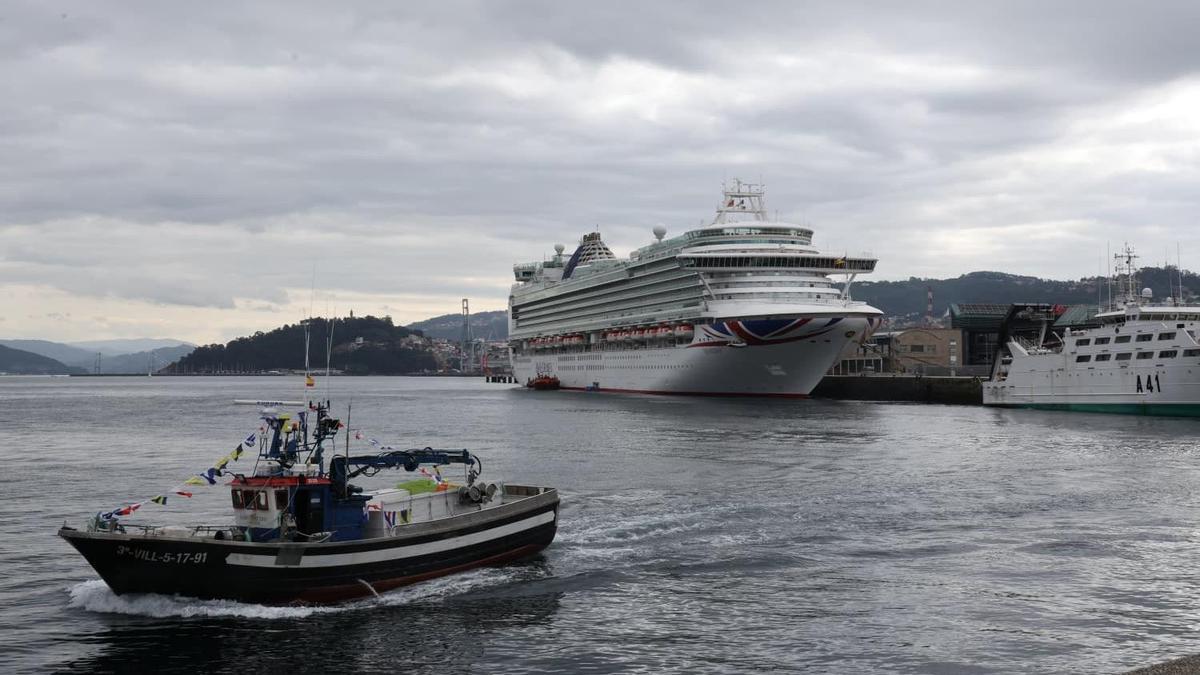 El «Ventura», este lunes, en el Muelle de Trasatlánticos.