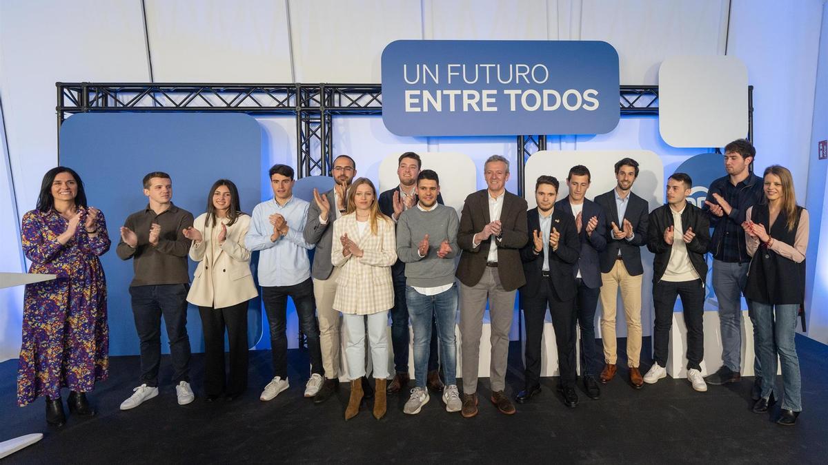 El presidente del PPdeG, Alfonso Rueda, participa en el acto de presentación de los 11 candidatos más jóvenes del partido a las elecciones municipales