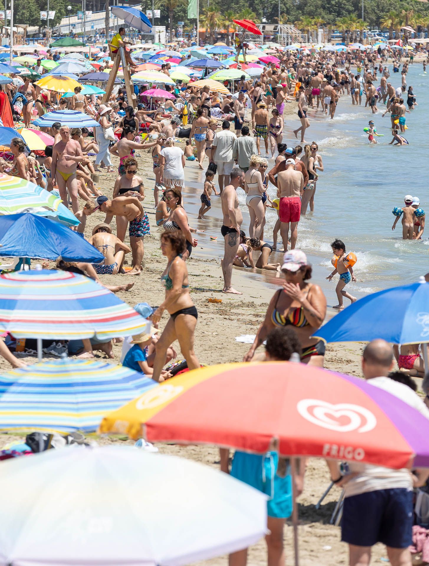 Junio se despide con las playas llenas