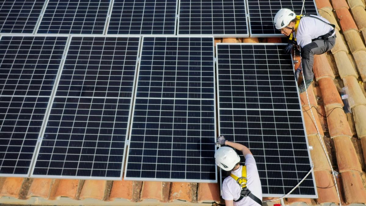 Las ayudas para instalar energías renovables es uno de los aspectos que abordará la Oficina.