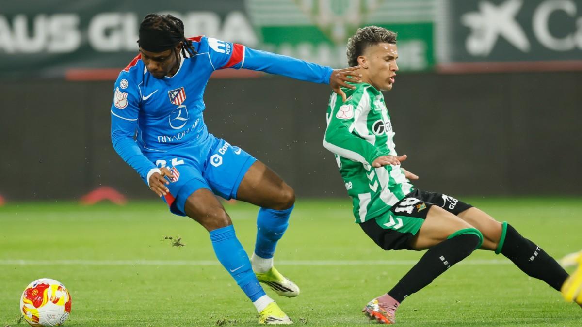 El recorte de Lookman a Deossa en la acción del 0-3