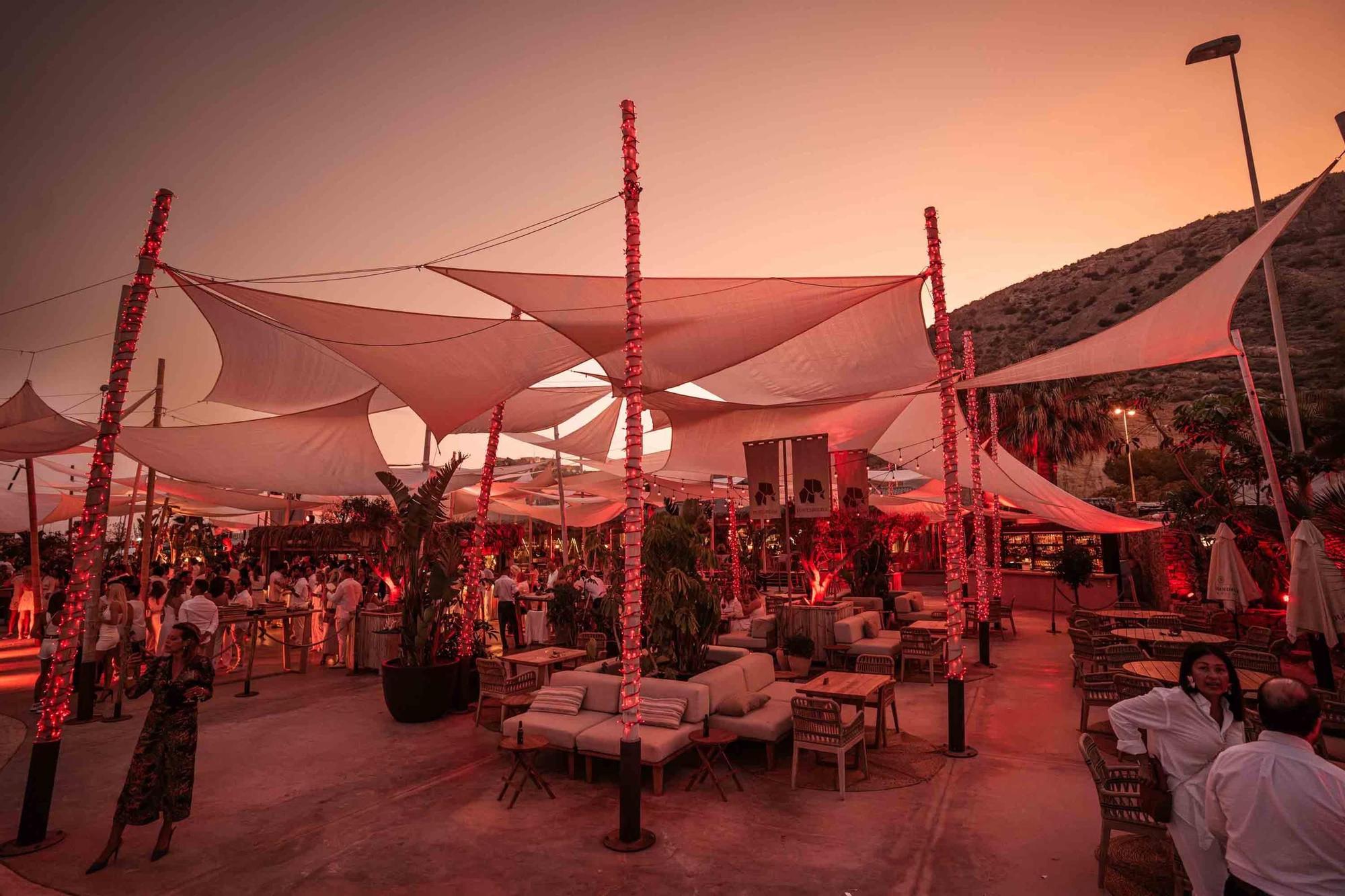 Puntapiedra reabre sus puertas con la fiesta que marca el inicio del verano 2025 en Alicante