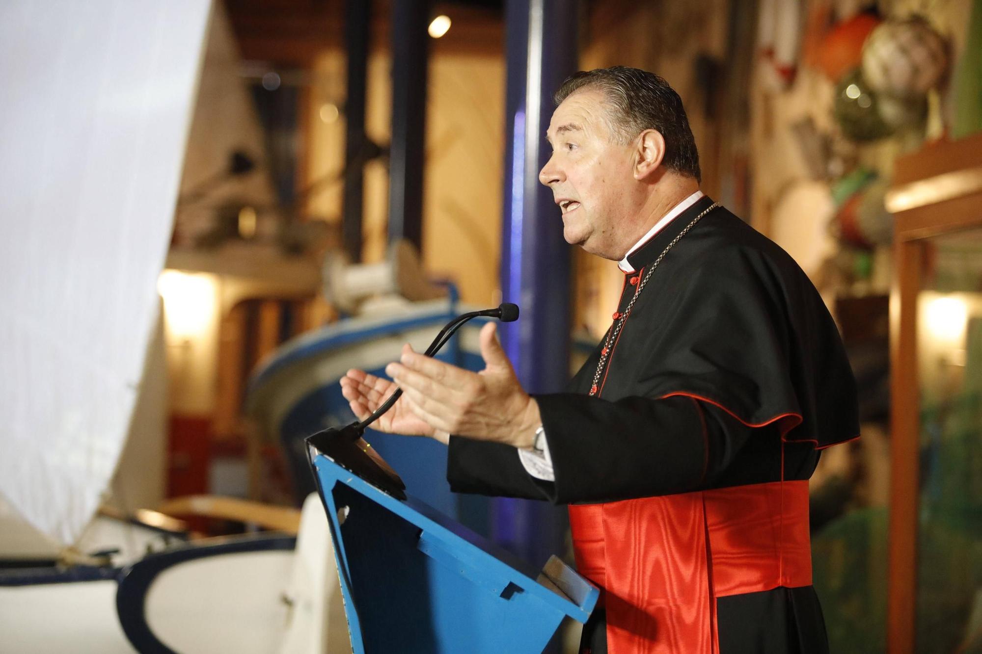 El cardenal Ángel  Fernández Artime recibe el título de Hijo Predilecto de Asturias en Luanco (Gozón)