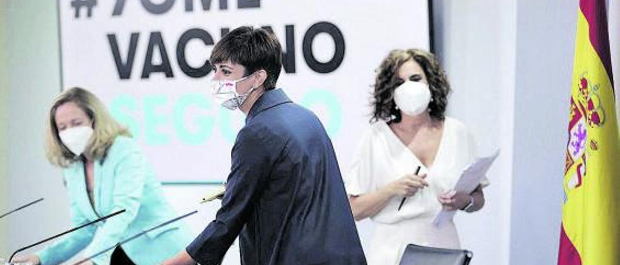 La vicepresidenta Nadia Calviño junto a las ministras Isabel Rodríguez y María Jesús Montero, ayer.