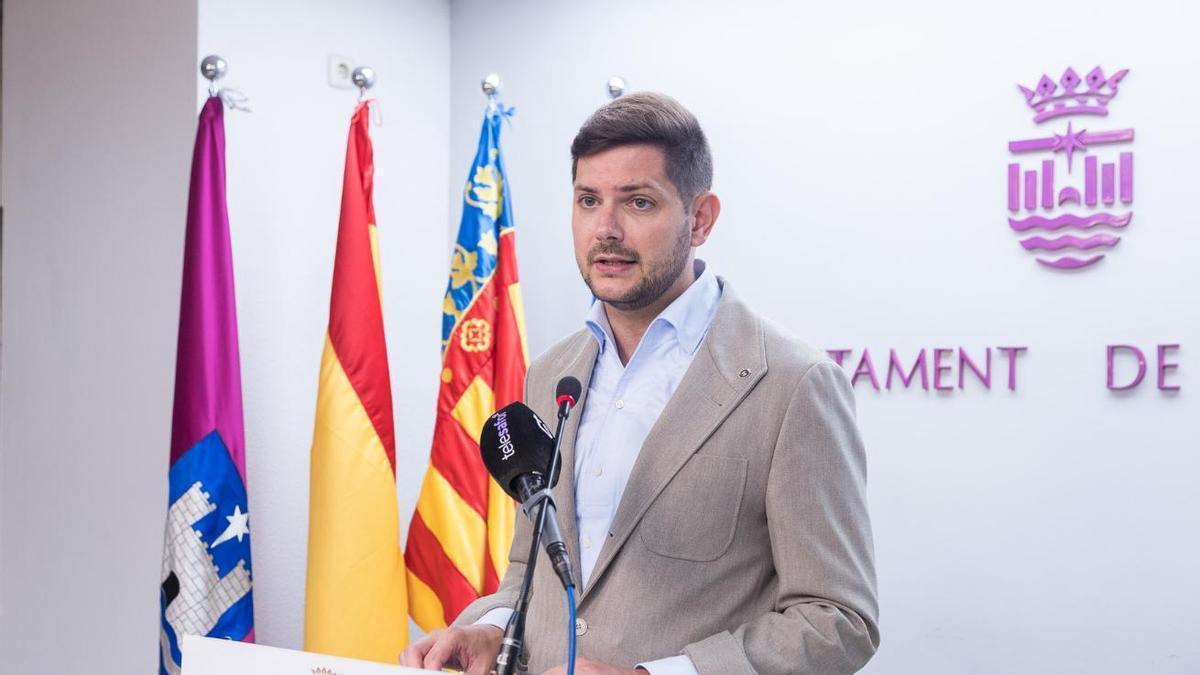 El alcalde de Gandia, José Manuel Prieto, durante la rueda de prensa.