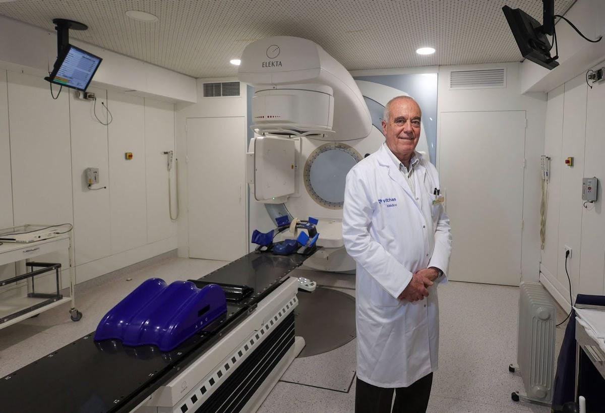 Dr. Luis Larrea, responsable de la Unidad de Oncología Radioterápica del Hospital Vithas Valencia Consuelo.
