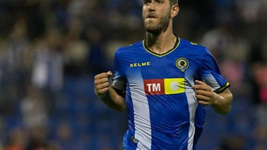 Carlos celebra su gol ante el filial del Zaragoza, el domingo.