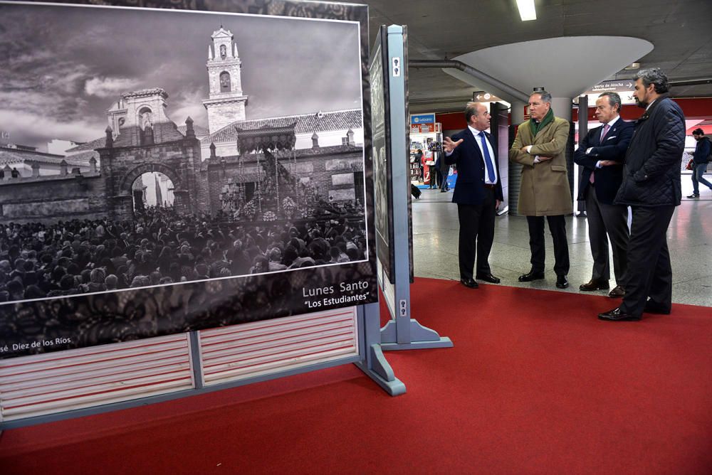 La estación de tren madrileña albergará, hasta el 16 de abril, una muestra fotográfica con grandes instantáneas representativas de la semana grande de la ciudad del Torcal.