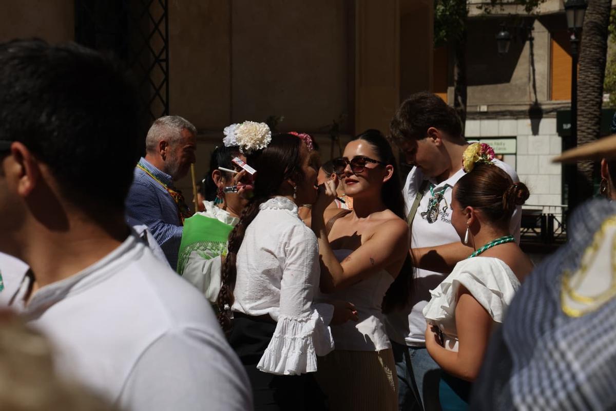 Elche demuestra su devoción rociera en su tradicional romería hacia el Pantano