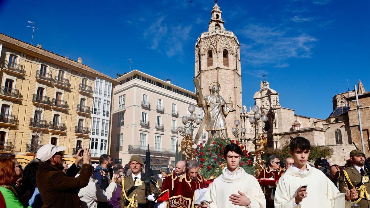 Misa Pontifical en la Catedral de València y procesión de San Vicente Mártir