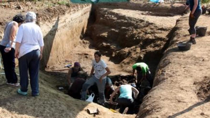 Una vintena d&#039;arqueòlegs i estudiants han estat excavant durant tres setmanes.