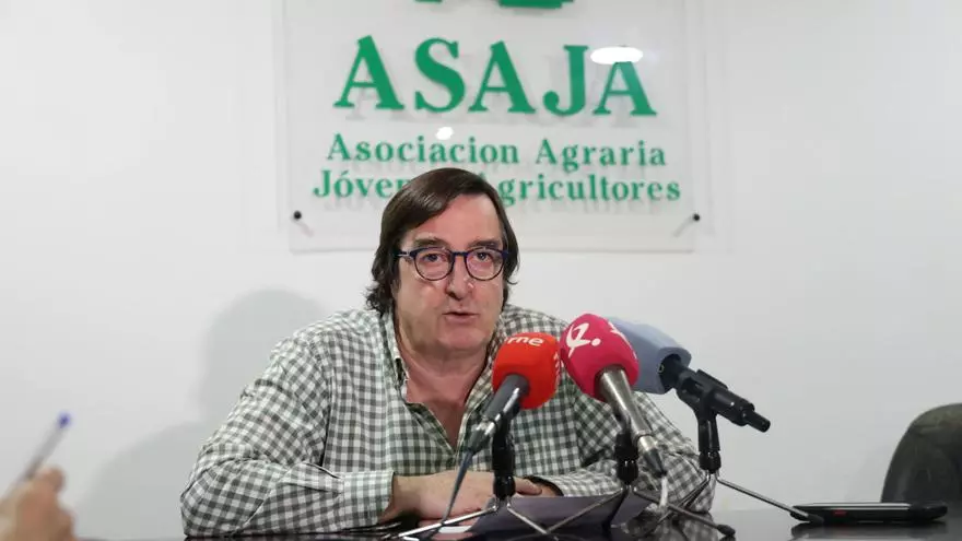 El presidente de Asaja Extremadura, Ángel García Blanco, en rueda de prensa