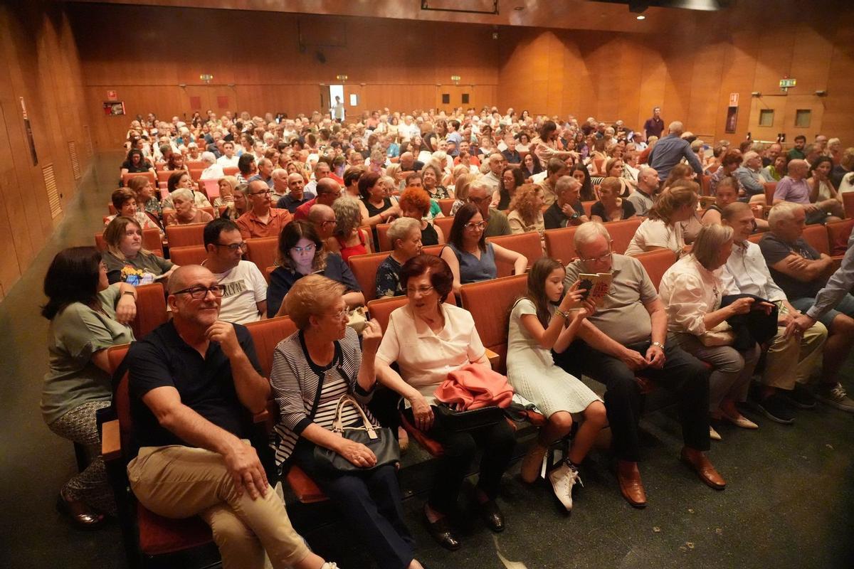 L'Auditori de Vila-real es va omplir de gom a gom en l'estrena, el passat mes de setembre, de l'espectacle dedicat al poeta valencià Vicent Andrés Estellés.