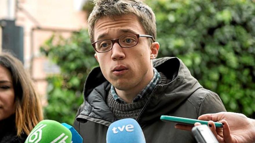 Errejón fent declaracions als mitjans a Granada