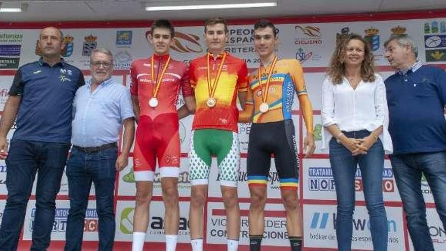 El podio de la categoría junior masculina.