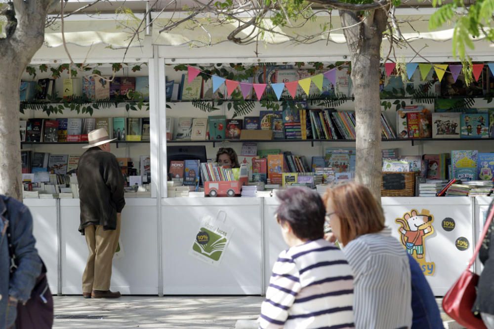 La fiesta de las letras de la ciudad, la Feria del Libro de Málaga que se ha desarrollado los últimos días en la plaza de la Merced concluye con los mejores datos de los últimos años