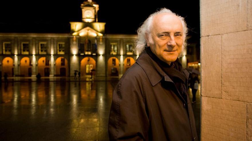 Amancio Prada, en Avilés, en una de sus últimas visitas a la ciudad.  | R. S.