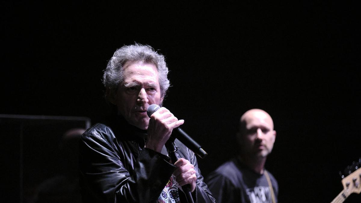 Imágenes del concierto de Miguel Ríos de la gira 'El Último Vals', en el Teatro Cervantes