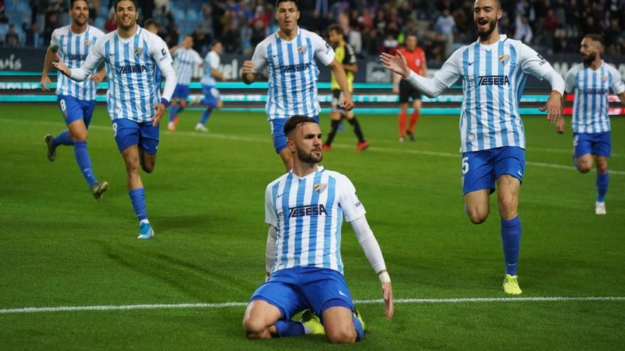 Sadiku celebra su segundo gol.