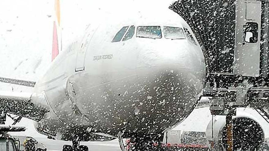 El impacto de un rayo obliga a cancelar un vuelo de Palma a Maó