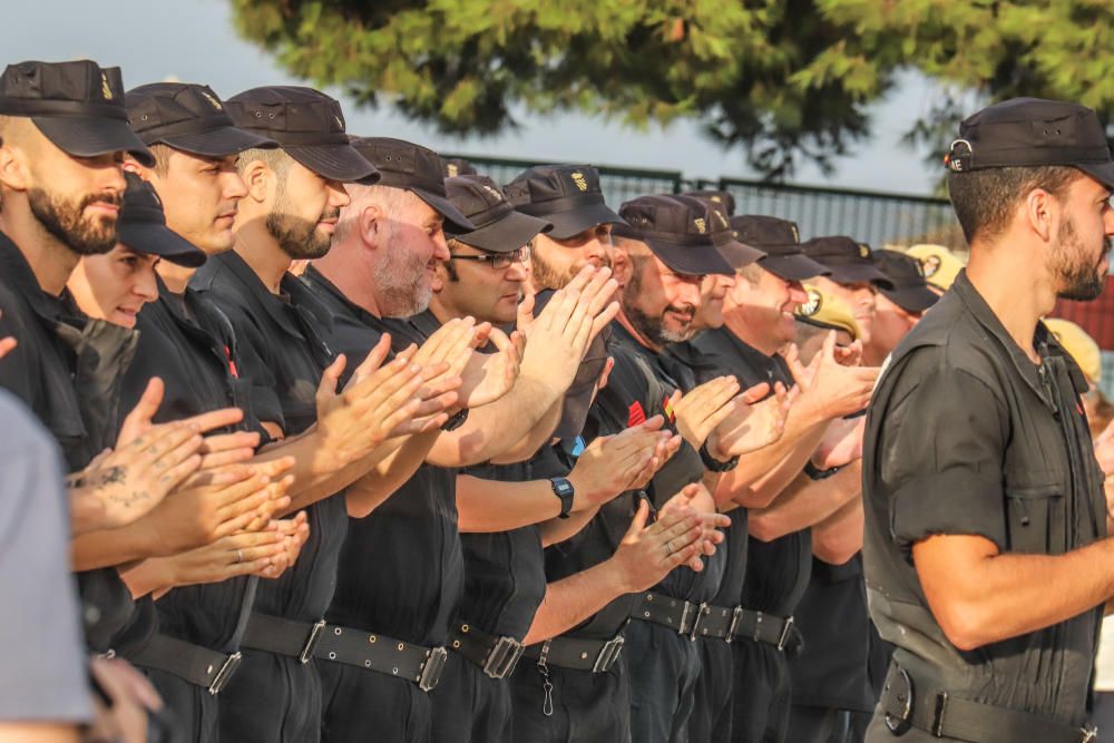 Orihuela despide a la UME entre vítores y aplausos