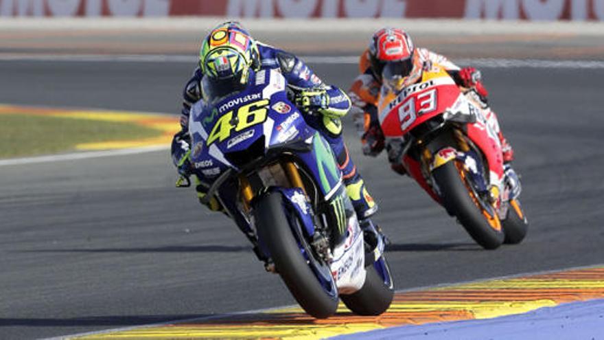 Rossi, perseguido por Márquez en una imagen de archivo