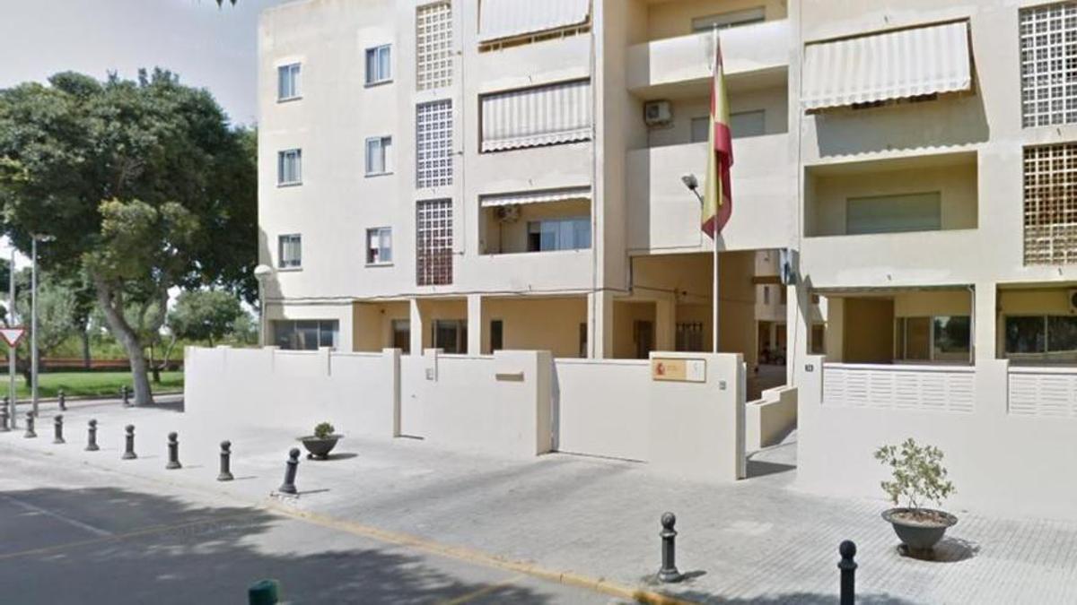 El cuartel de la Guardia Civil de Oliva.