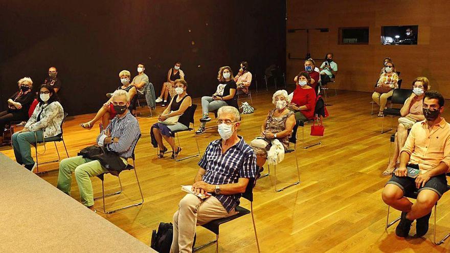 Público asistente a la conferencia del Club FARO, ayer, en el MARCO de Vigo.