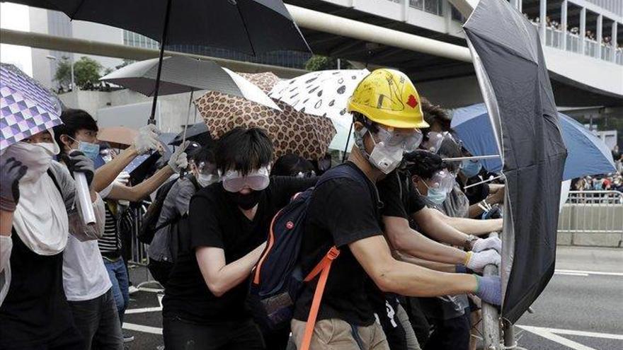 La economía y la restricción de libertades en Hong Kong estimulan la emigración de muchos de sus ciudadanos