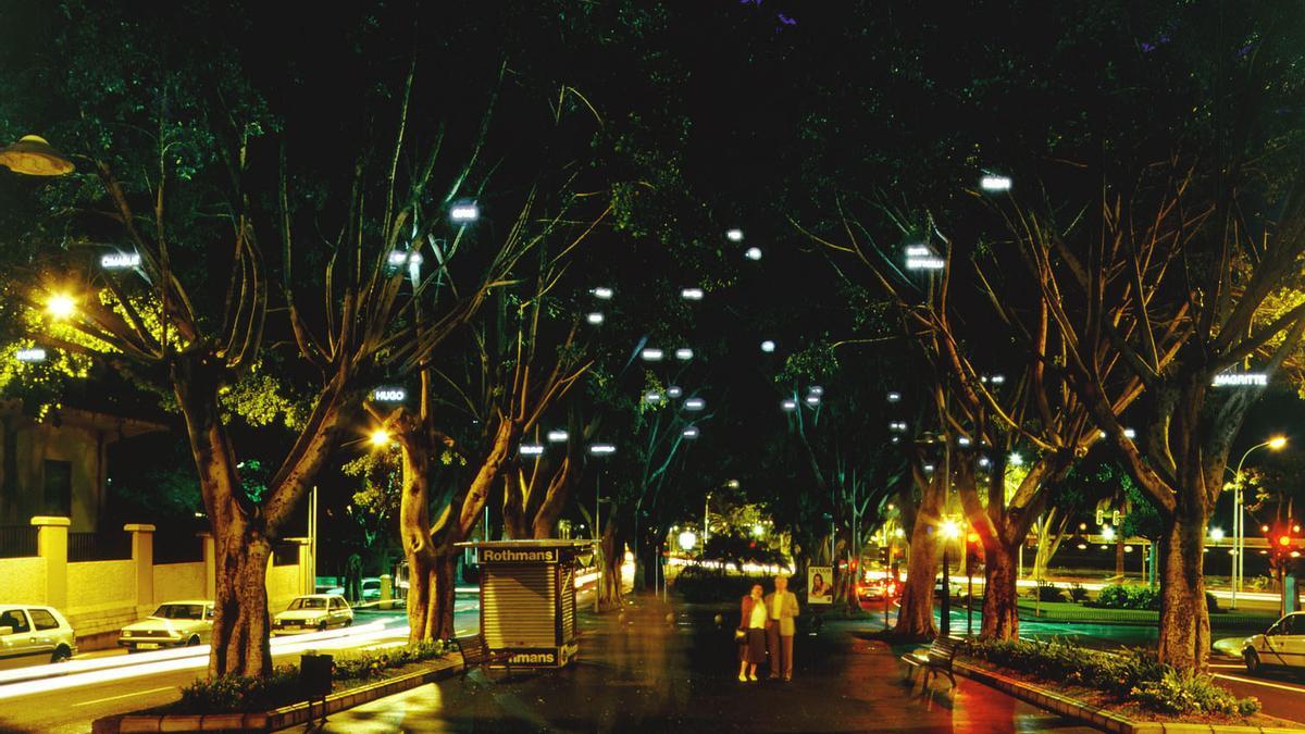 La escultura Islas, en la Rambla.