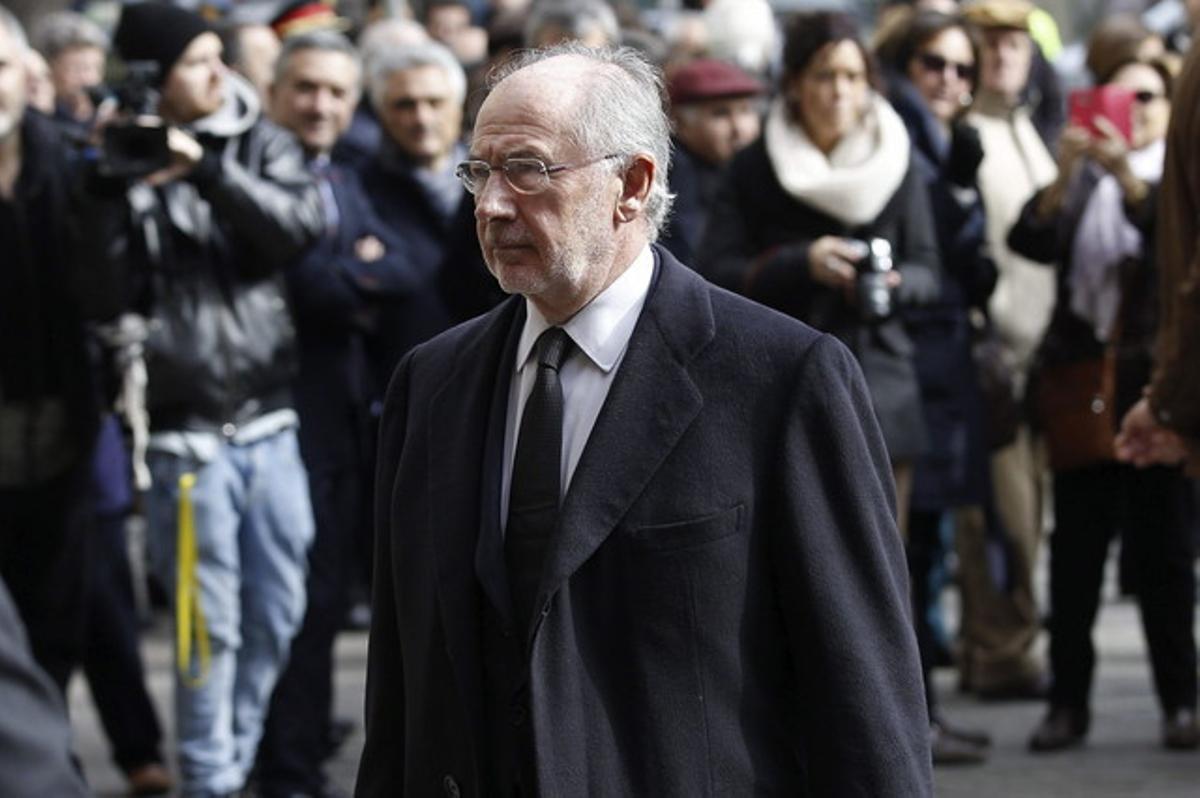 Rodrigo Rato, expresident de Bankia, a l’arribar a la Basílica de la Concepció per assistir el funeral de l’editor José Manuel Lara Bosch, aquest dilluns.