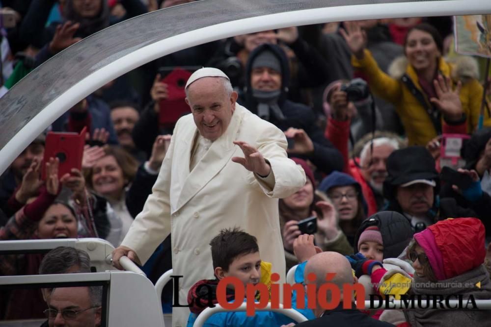 La cofradía de la Vera Cruz entrega el óbolo del J