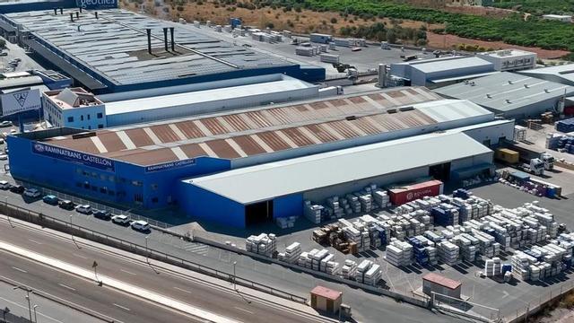 GLOBAL. Tiene dos centros logísticos: uno en Vila-real, con 7.000 m2 cubiertos y 5.000 m2 de campa, y otro en Castelló, de 5.000 m2 y 2.000 m2 de campa. |
