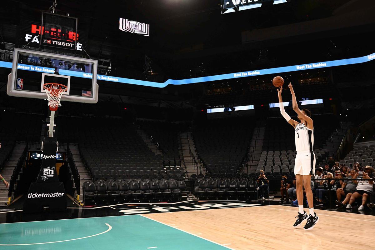 ¡Por fin llegó el día! Wembanyama se viste de corto con los Spurs ¡Por fin llegó el día! Wembanyama se viste de corto con los Spurs