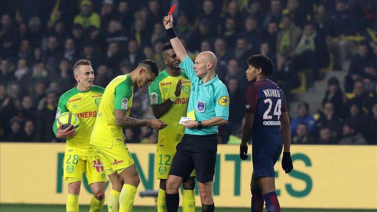 marcosl41603104 elnpsg  nantes  france   14 01 2018   red card for diego car180115081452