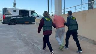 Detenido en Ibiza por robar cuatro coches con un camión portavehículos