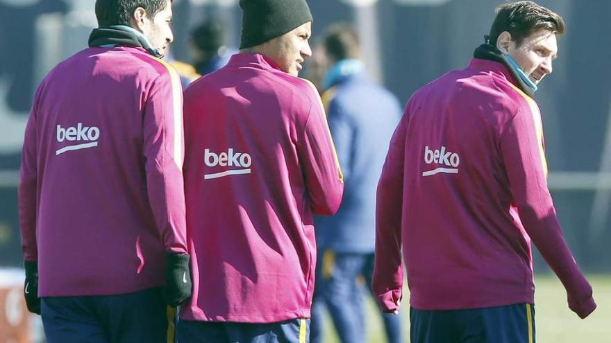 Luis Suárez, Neymar y Messi, en el entrenamiento de ayer.
