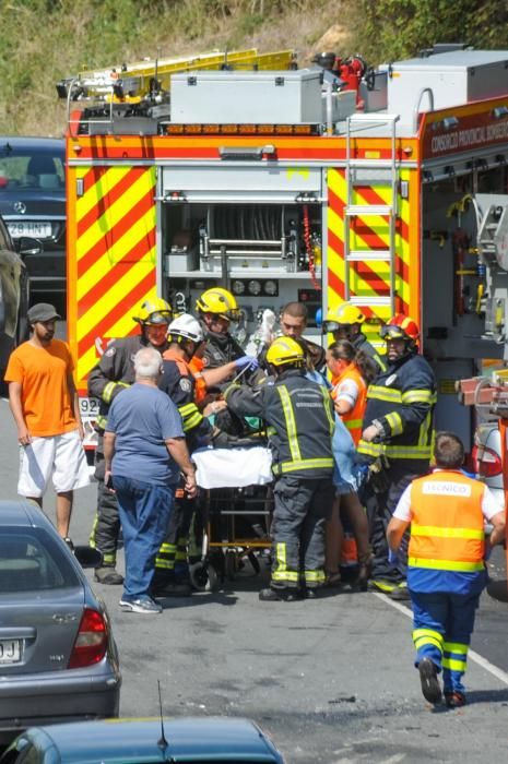 Tres heridos en un brutal accidente en uno de los principales accesos a Vilagarcía