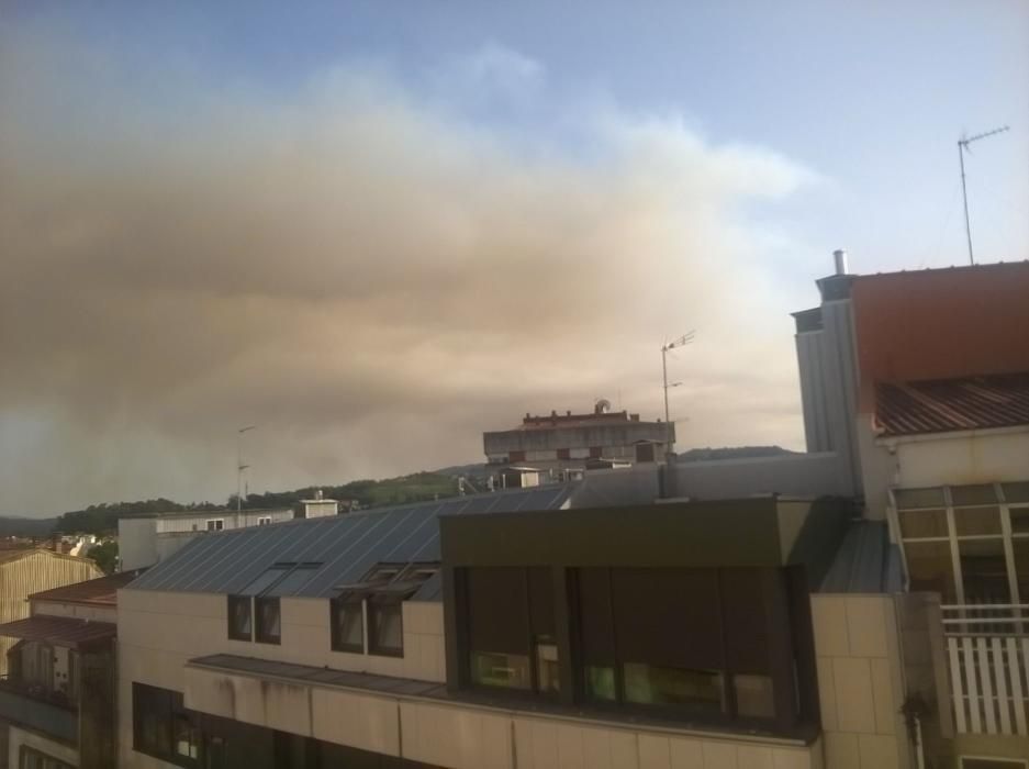 Una nube de humo envuelve Vigo, Pontevedra y O Morrazo