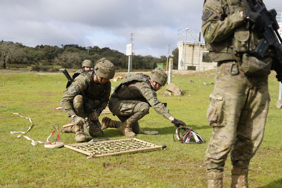 La Guzmán El Bueno, una unidad preparada para detectar y desactivar minas