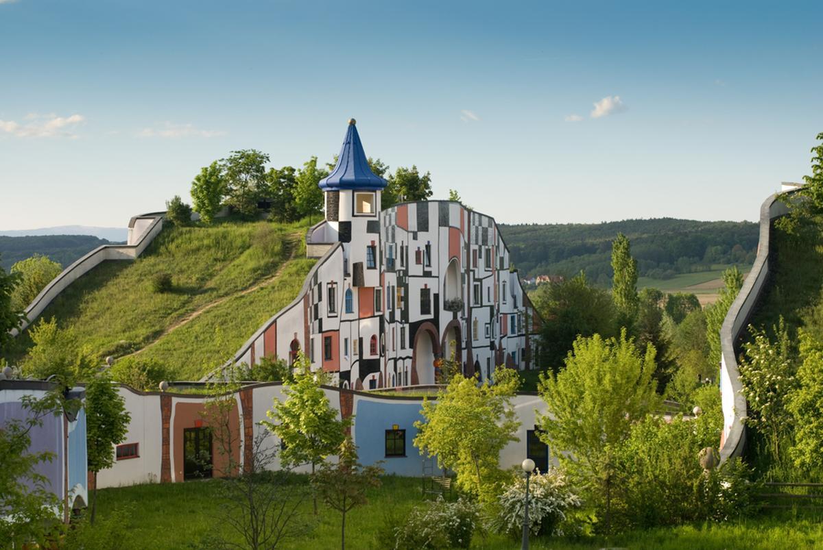La peculiar arquitectura de este alojamiento se caracteriza por estar integrada en la naturaleza