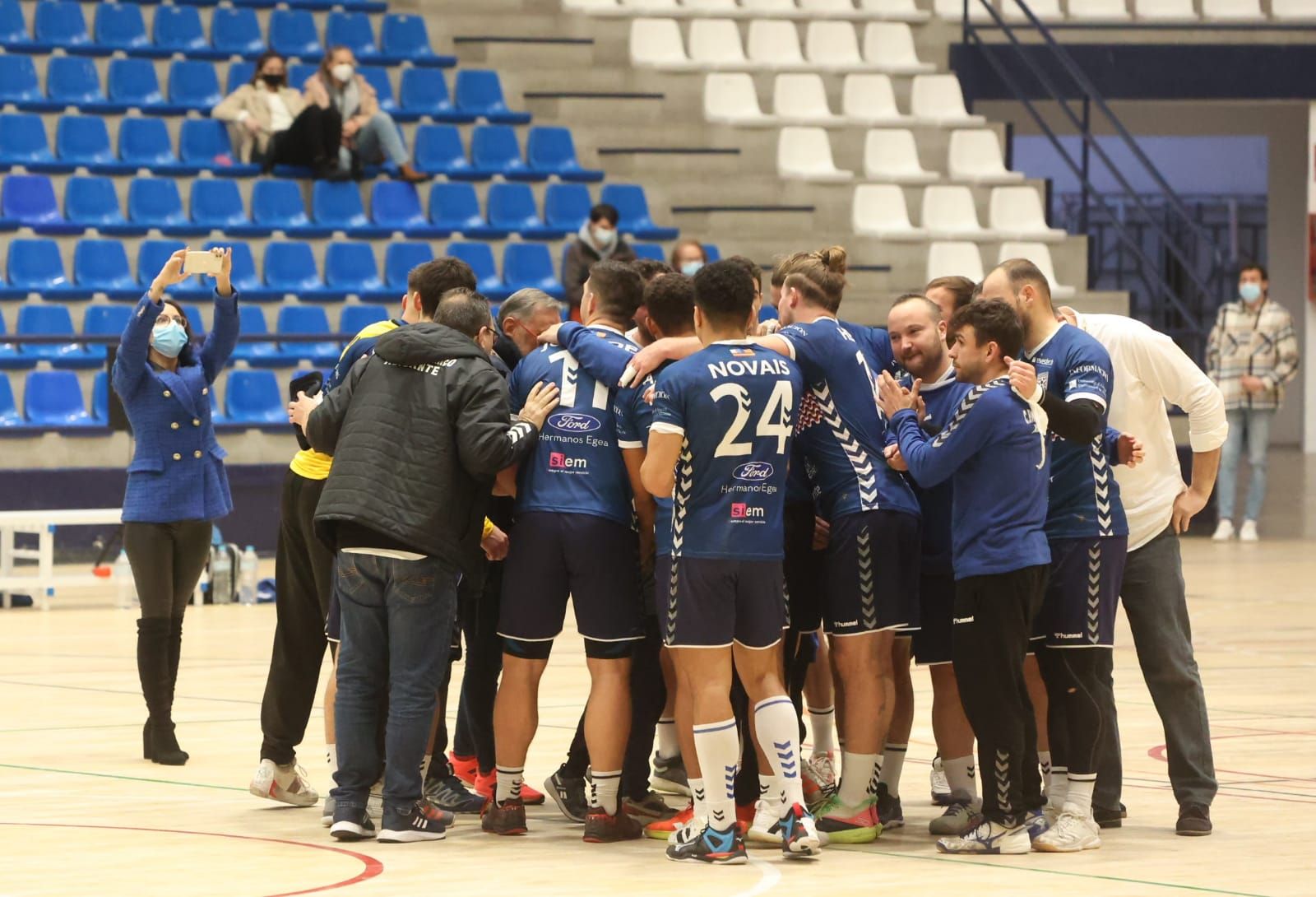 Victoria en balonmano Eon 26 - 20 Esplugues en el Pitiu Rochel de Alicante