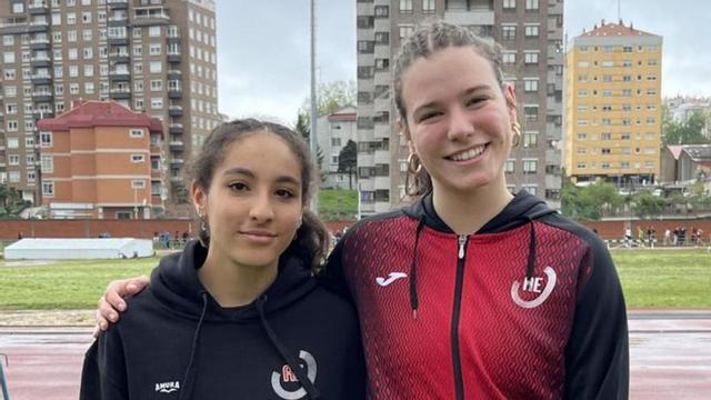 Al Bachere y Vázquez, en las pistas de Balaídos. |