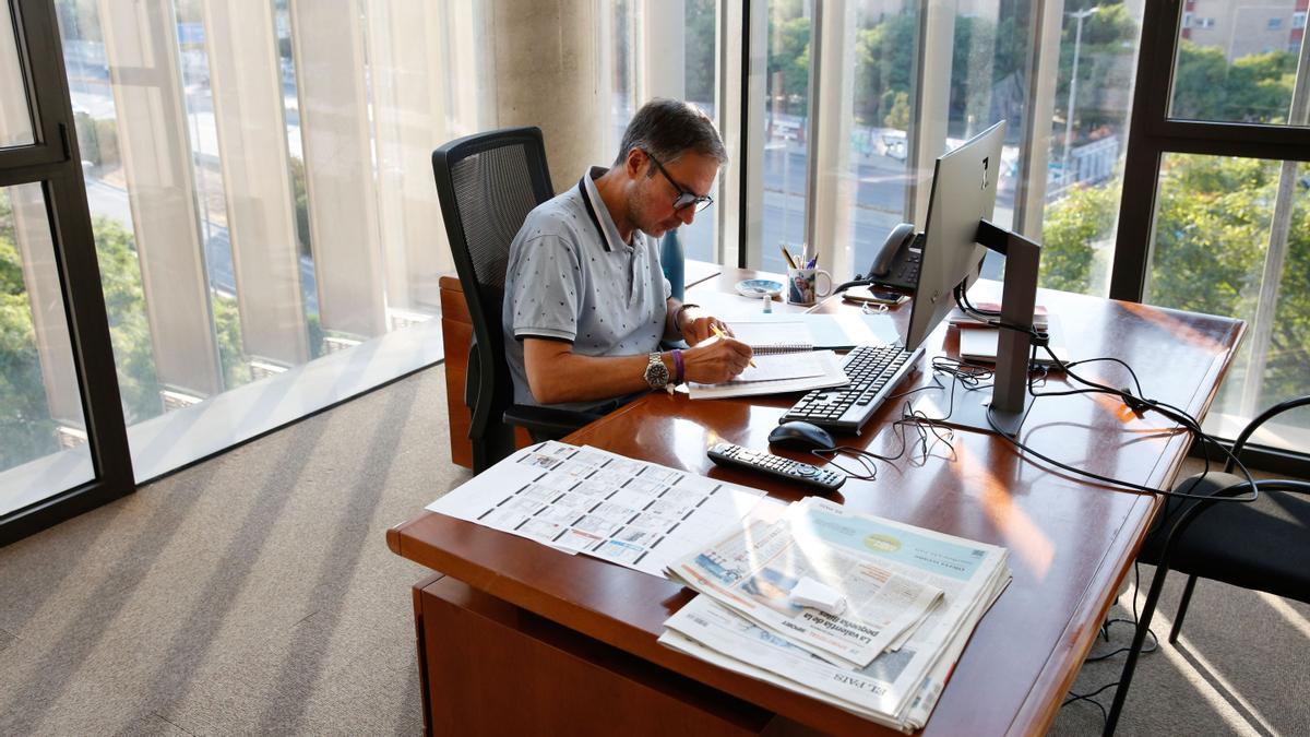 Lluís Mascaró, director del diario SPORT, en su despacho.