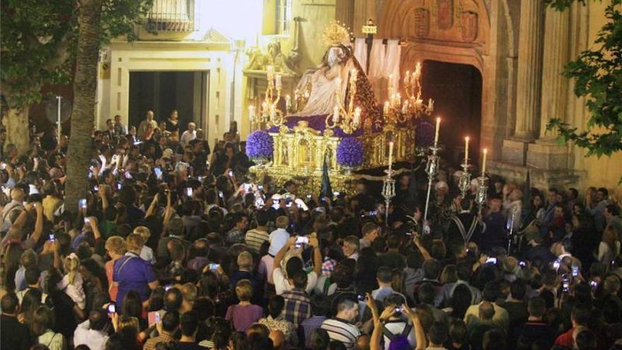 La decana de las cofradías estrena lo que ya tuvo