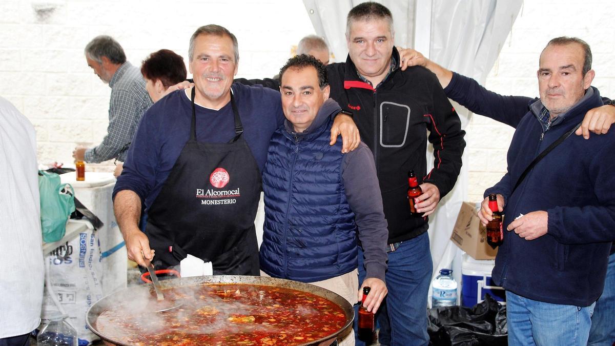 Grupo de amigos durante el concurso de arroces de 2025